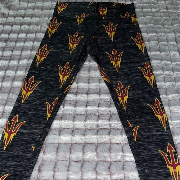 Vibrant Black and Yellow‎ Patterned Leggings - Picture 14 of 16